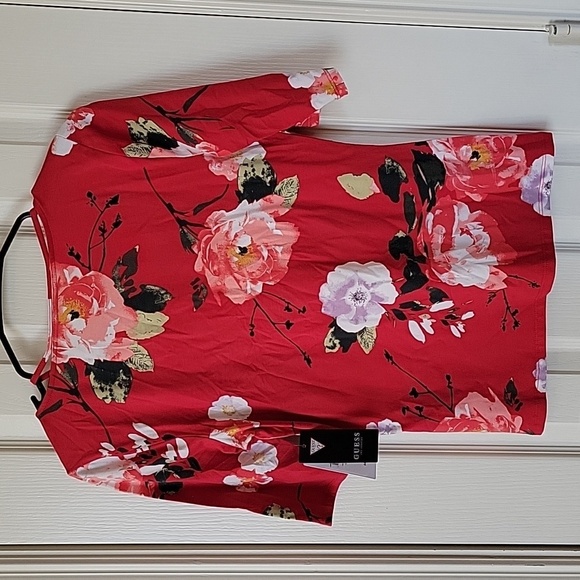 Guess red floral top NWT size M - Picture 10 of 15